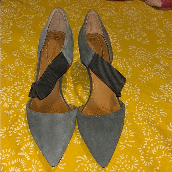Corso Como Gray Heels with Asymmetrical Design - Picture 2 of 7